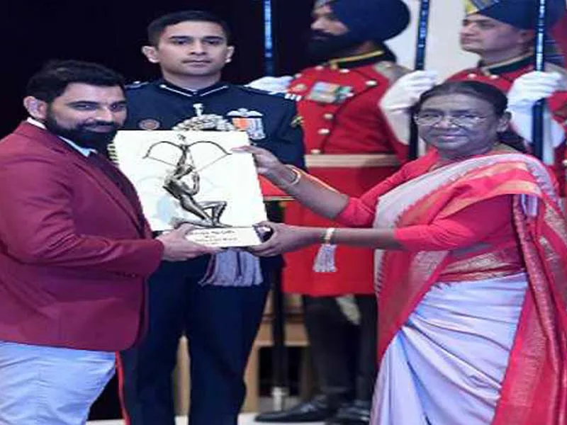 Mohammed Shami receives the Arjuna Award, and Prez Murmu presents the National Sports Awards for 2023.