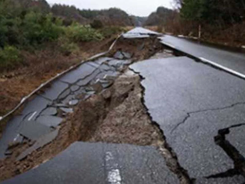 Strong earthquakes shake Japan, leaving 100 dead and 211 missing.
