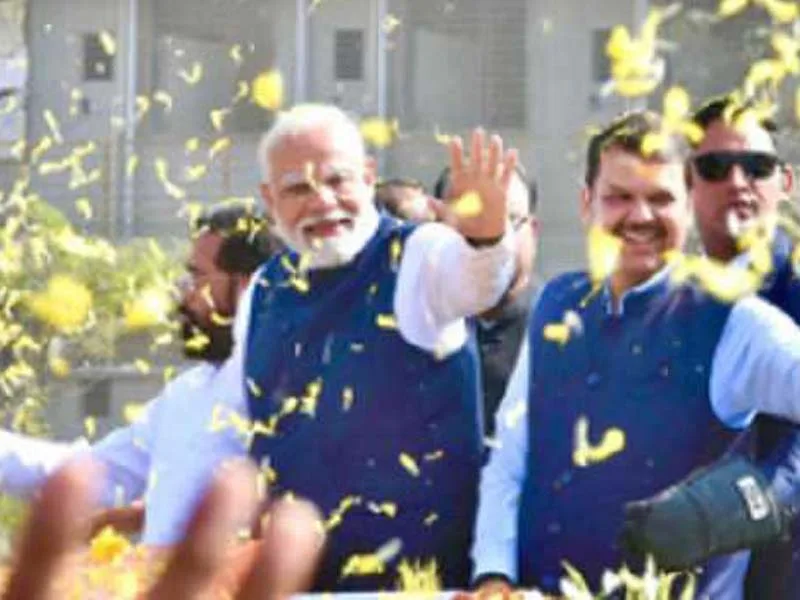Modi leads a massive roadshow in Nashik, Maharashtra