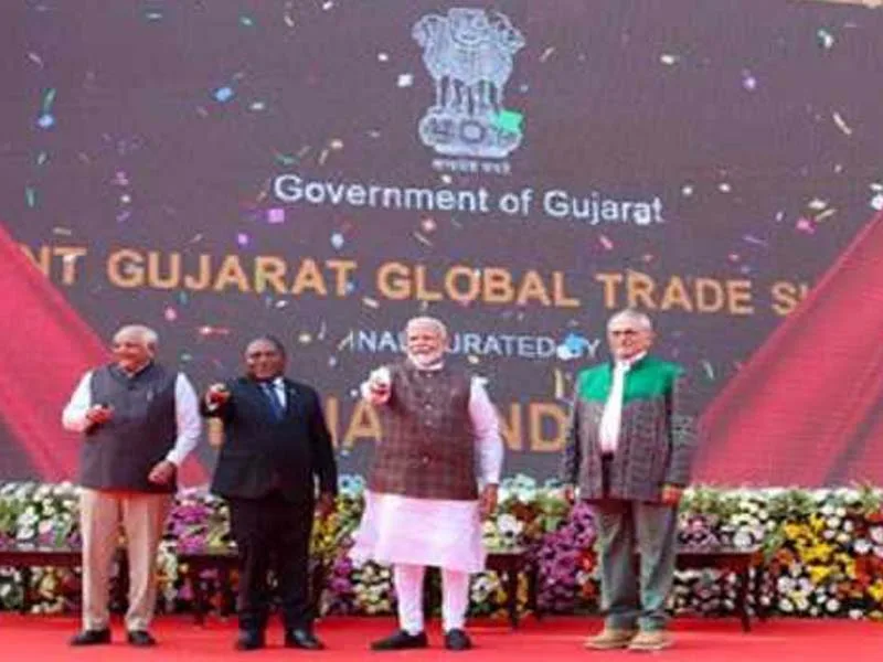 The PM opens the 2024 Vibrant Gujarat Global Trade Show.