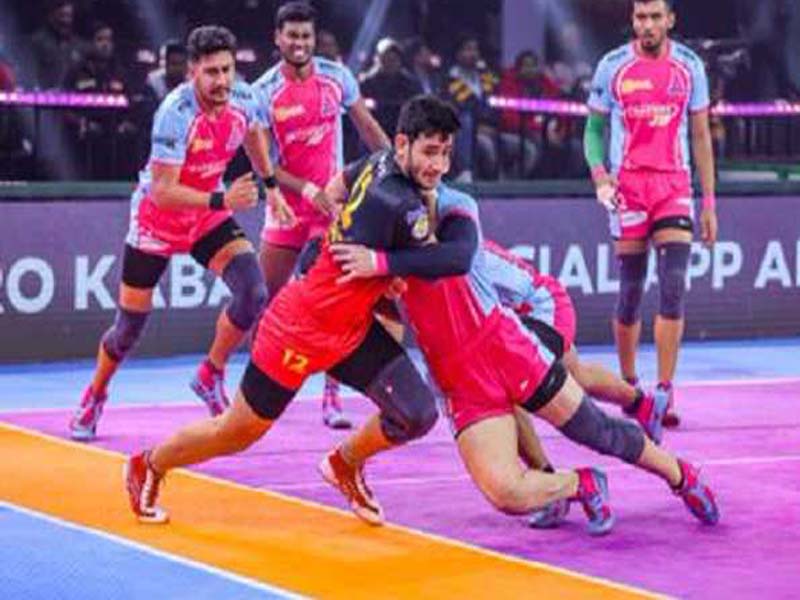 In the PKL, the Bengaluru Bulls and Jaipur Pink Panthers tie in an exciting match.