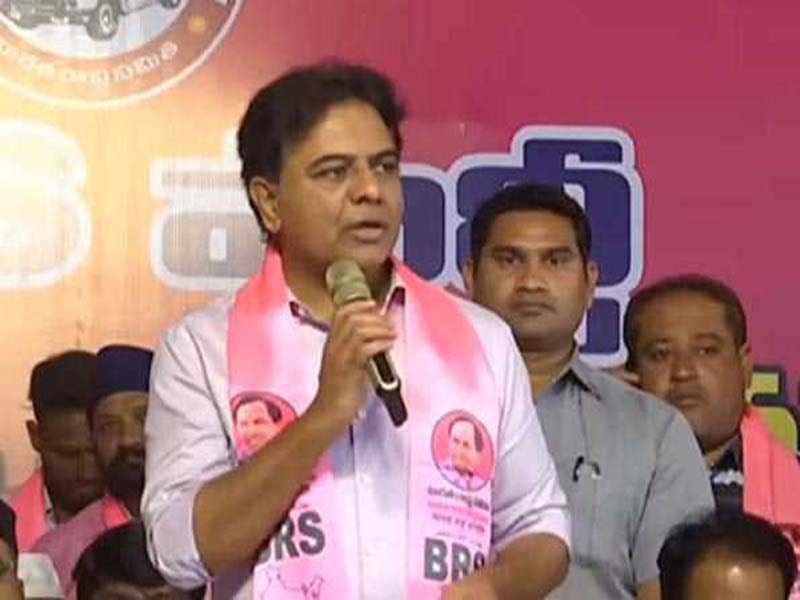 KTR criticizes the Cong-BJP alliance and calls for backing the TRS in the next elections.