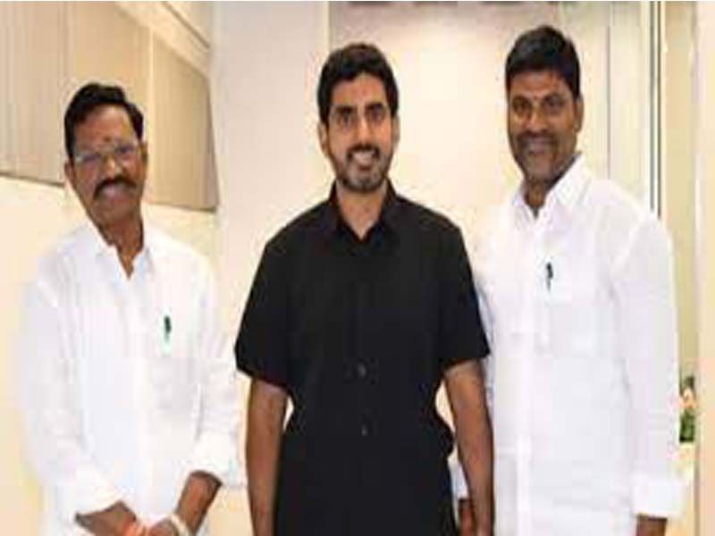 YSRCP lawmaker Satyavedu meets with Nara Lokesh