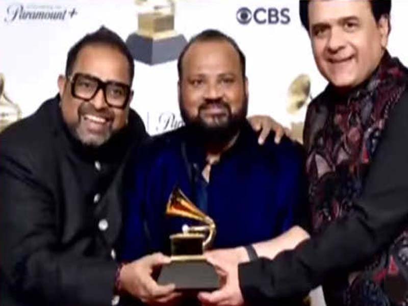 Zakir Hussain and Shankar Mahadevan accept the Grammy Award 2024 for “Shakti.”