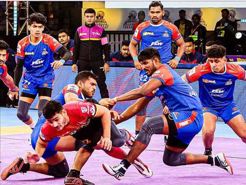 In the Pro Kabaddi League, Bengaluru Bulls defeated Haryana Steelers 53–39.