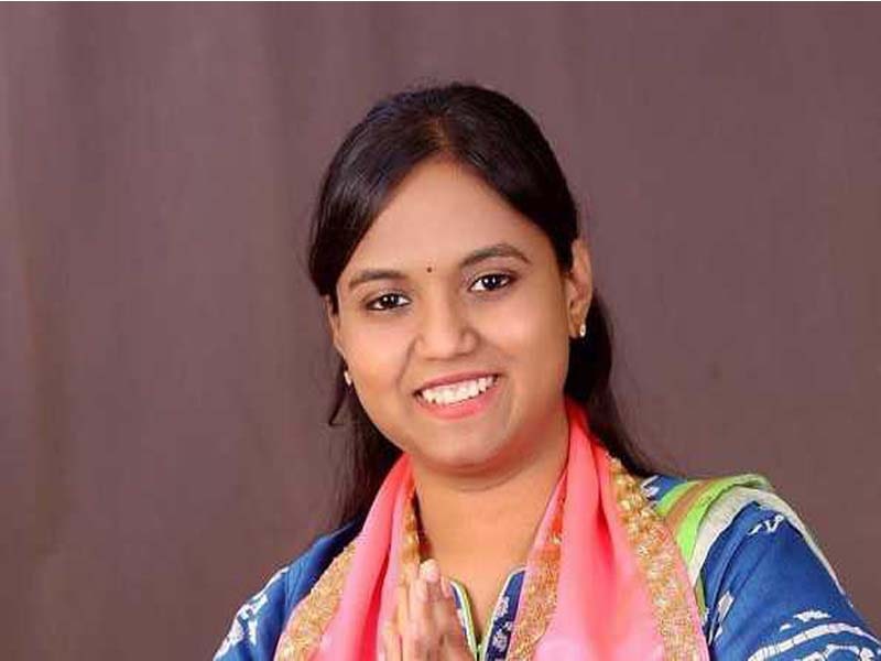 Lasya Naditha, a BRS MLA, died in a horrific traffic accident in Hyderabad.