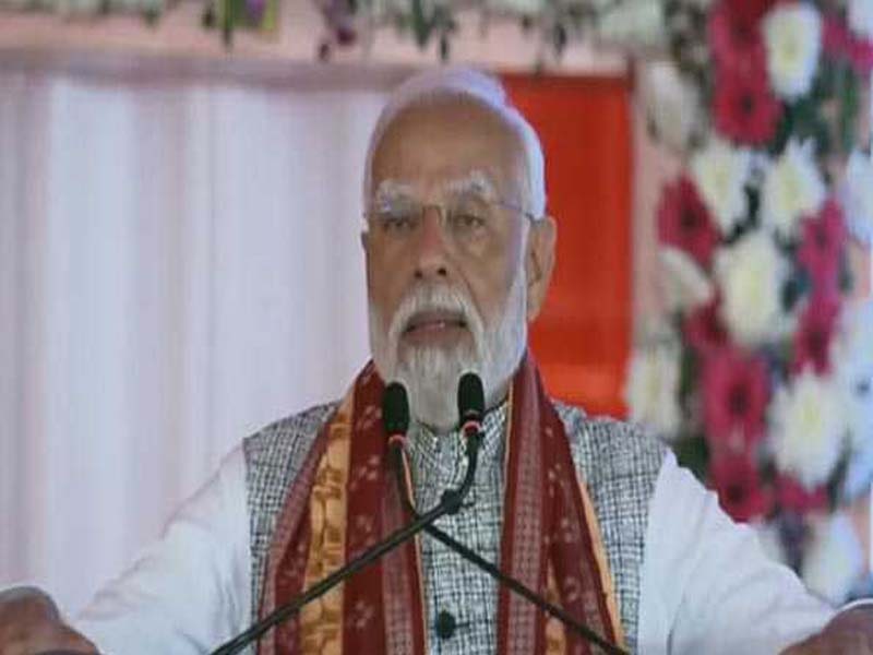 PM Modi announces his happiness at awarding Advani the Bharat Ratna