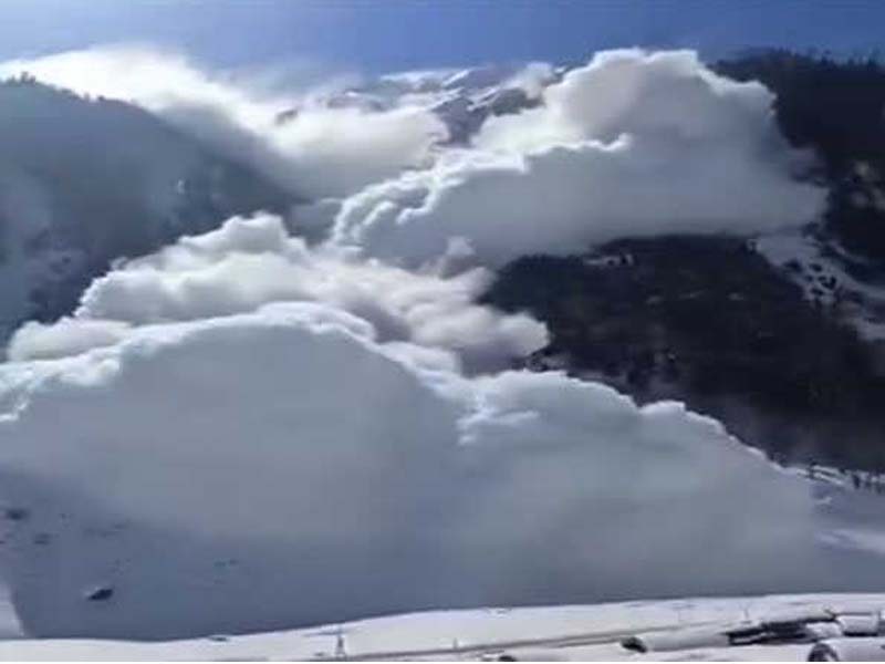 For the next 24 hours, JKDMA has issued an avalanche warning for ten districts.