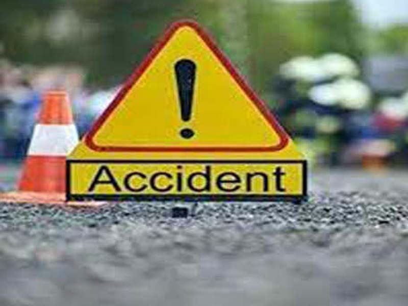 Telangana car-road divider collision results in one death and four injuries.