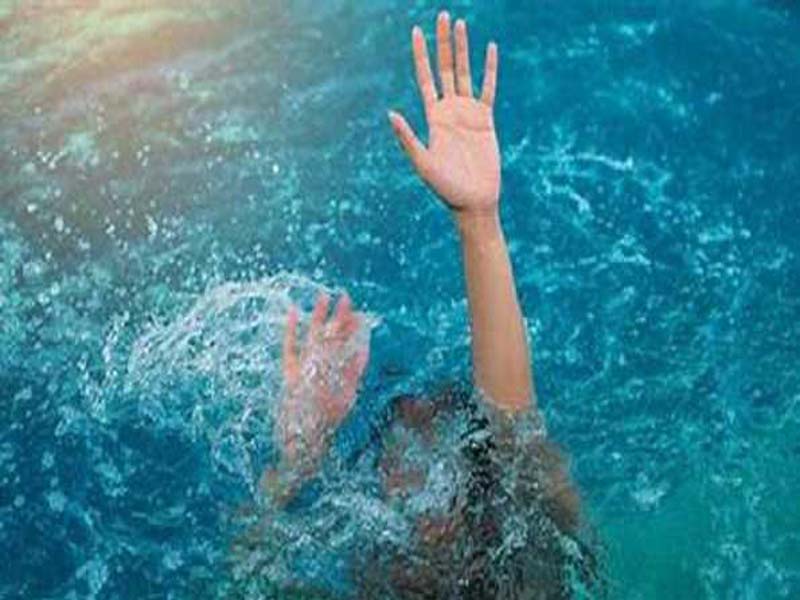 In Telangana’s Wardha River, four young people perish.