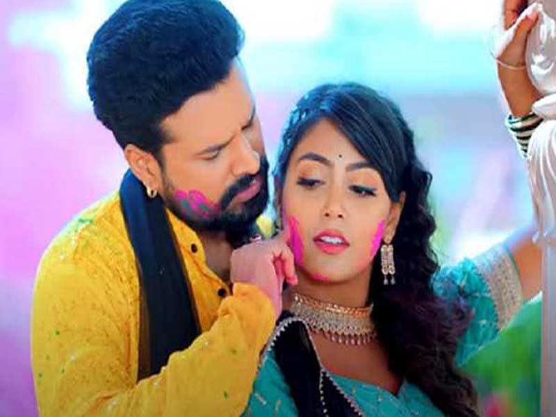 The Holi song ‘Holi Mein Dilwa Kare Dhak Dhak’ by Ritesh Pandey and Shilpi Raj was released.