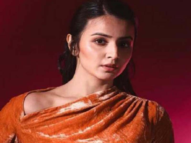 In “Showtime,” Mahima Makwana excels as Mahika Nandy.