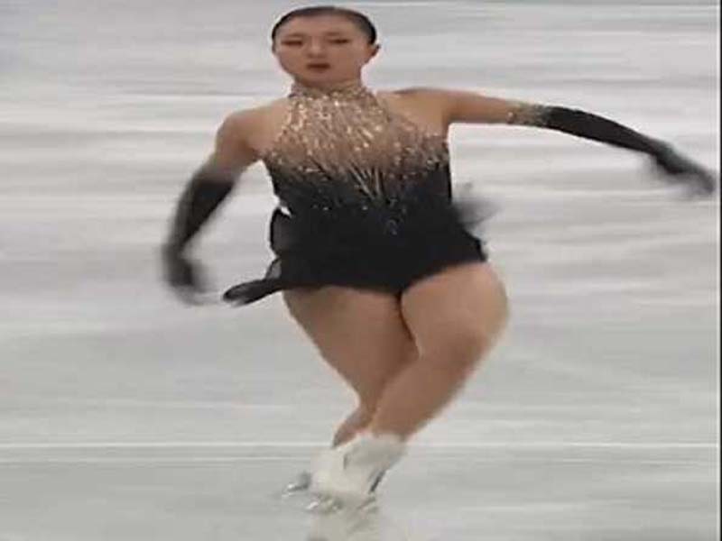 Sakamoto of Japan won the world title in figure skating for a record third time.