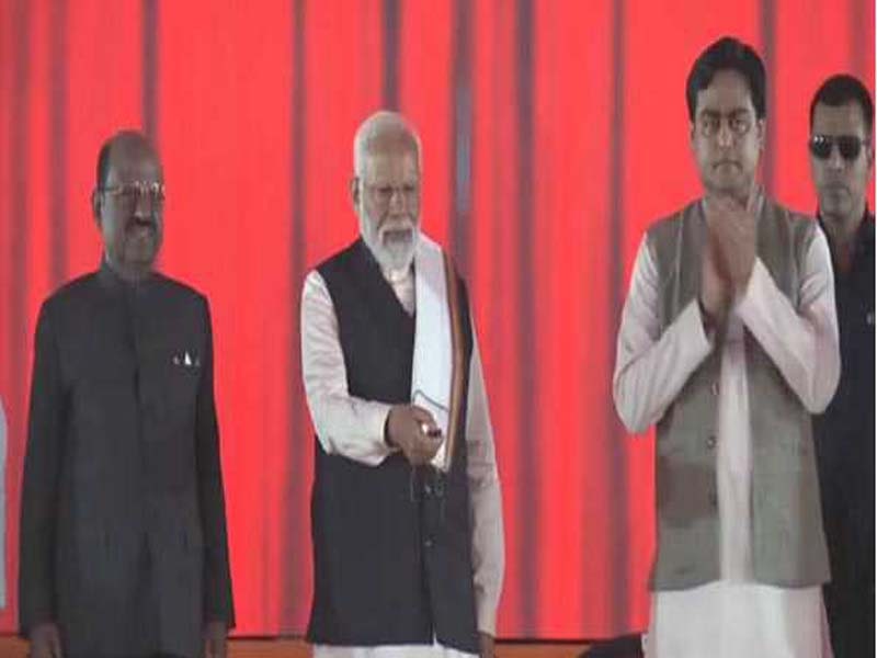 In West Bengal, PM Modi launches and places the cornerstone for projects valued at Rs 7200 Cr.