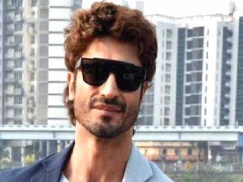 Kolkata is graced by Vidyut Jammwal for Crakk: Jeetegaa toh Jiyegaa promotion
