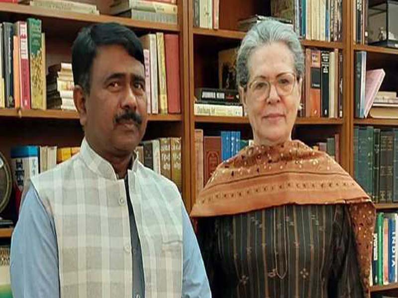MP Abdul Khaleque of the Assam Cong resigns