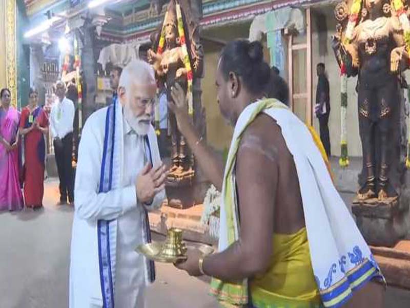 At the Sri Meenakshi Sundareswarar Temple, PM Modi offers prayers