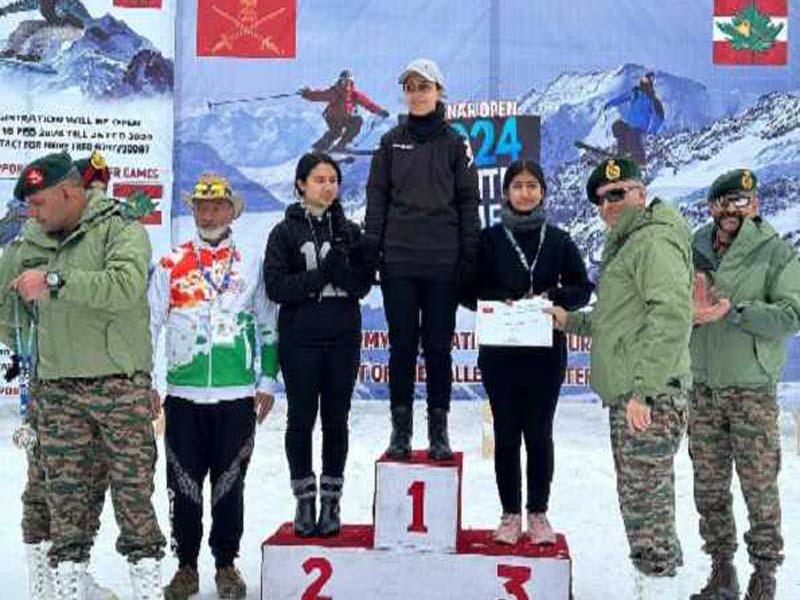 Skiers passionately participate in the Army’s “Chinar Open Winter Games” in Gulmarg
