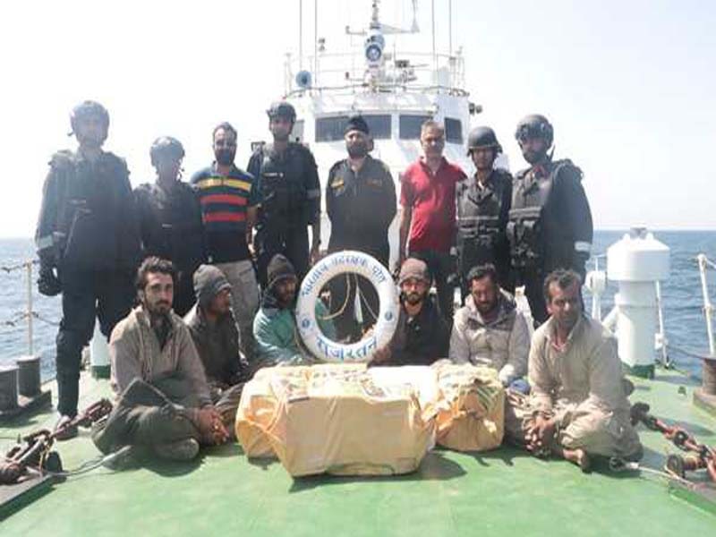 ICG seizes a Pak boat at Porbandar and seizes drugs valued at Rs 480 Cr.