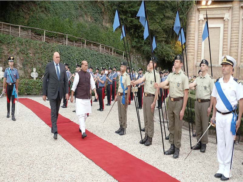 Discussions on military cooperation and defense industry are held between Italy and India.
