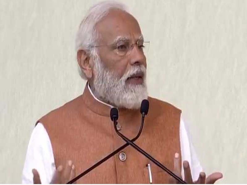 One lakh street sellers get loans from PM Modi.