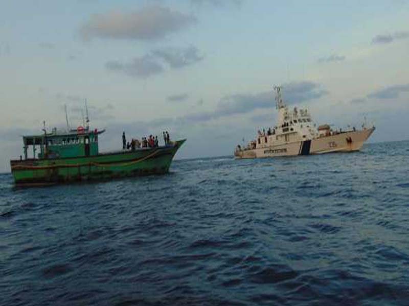 Fishing boat trapped off Karwar gets rescued by the Indian Coast Guard.