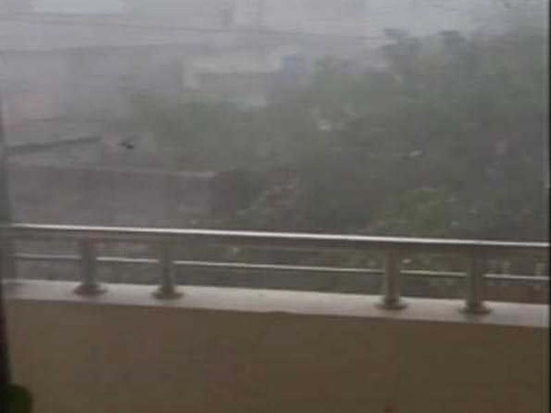 Three days from now, there will be a thunderstorm with lightning and severe winds. met