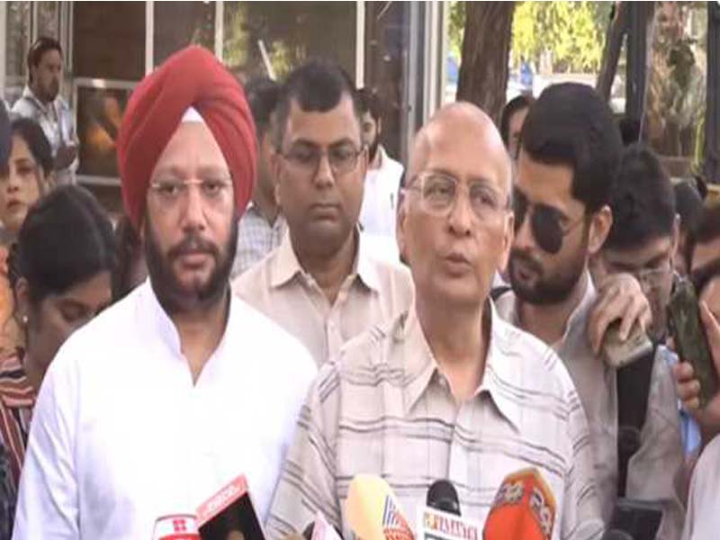 Congress meets with ECI and chastises PM Modi.