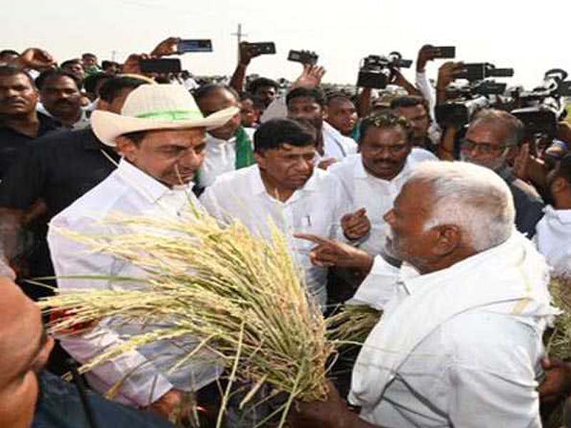 Ex-CM KCR checks dried crops and gives farmers assurances of support.