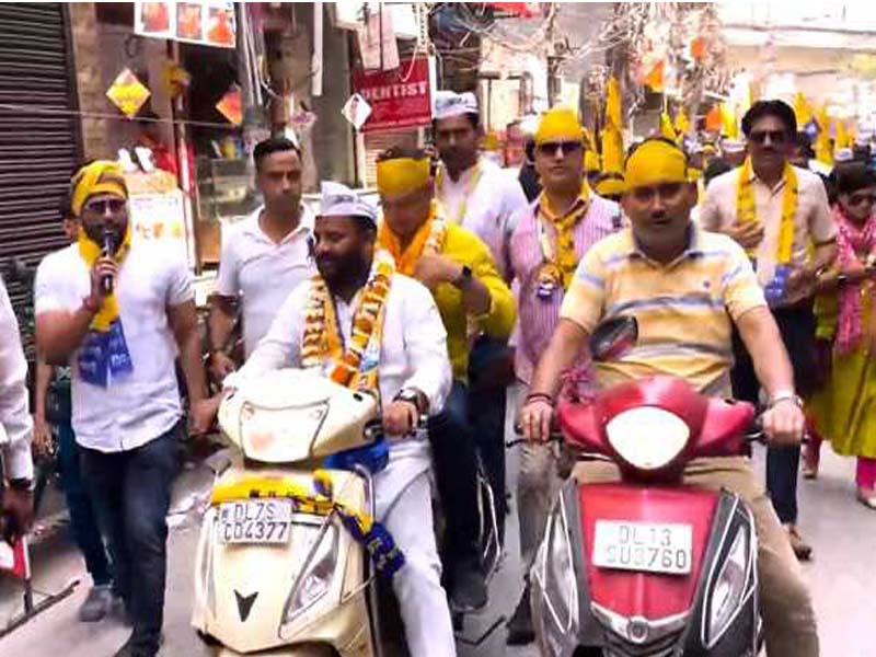 AAP holds a bike rally in Delhi prior to the Lok Sabha elections.