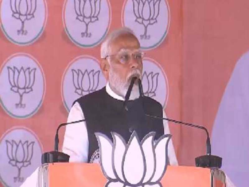 Modi calls the INDIA bloc’s “Rotational PM” concept “Mungerilal Ke Haseen Sapne” and mocks it.