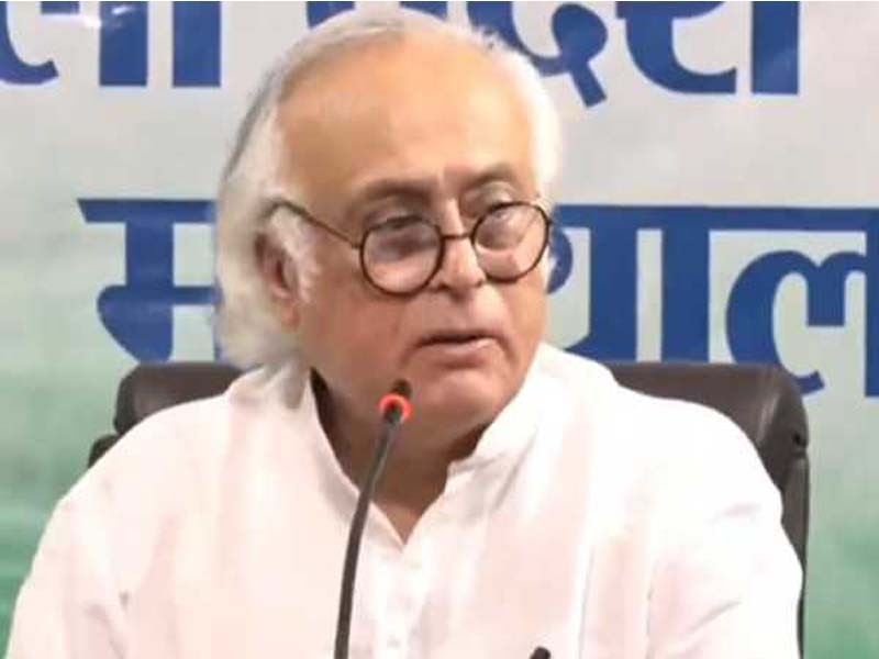 Cong attacks Modi for not addressing the pollution in Delhi for ten years.