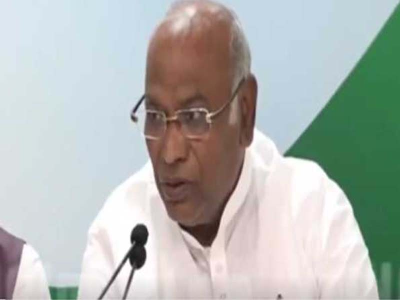 ECI’s credibility is at an all-time low: Kharge to leaders of the INDIA bloc