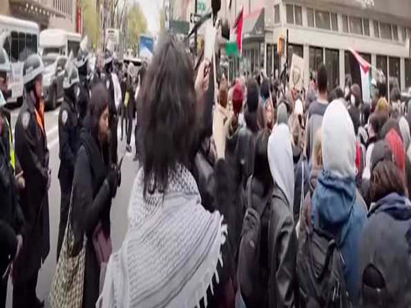 During pro-Palestine demonstrations, police erected a barrier around Columbia University in New York.