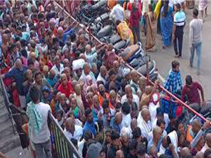 In Tirumala, the heavy pilgrimage surge continues.