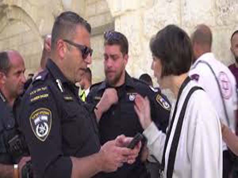 In anticipation of the sacred fire descent event, Israeli police increase security in Jerusalem.