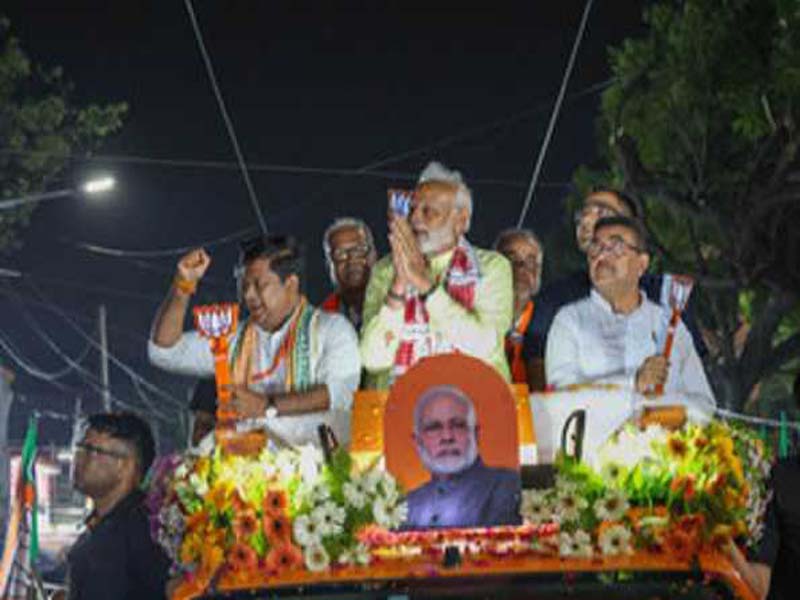 At PM Narendra Modi’s first roadshow in Kolkata, a sea of people