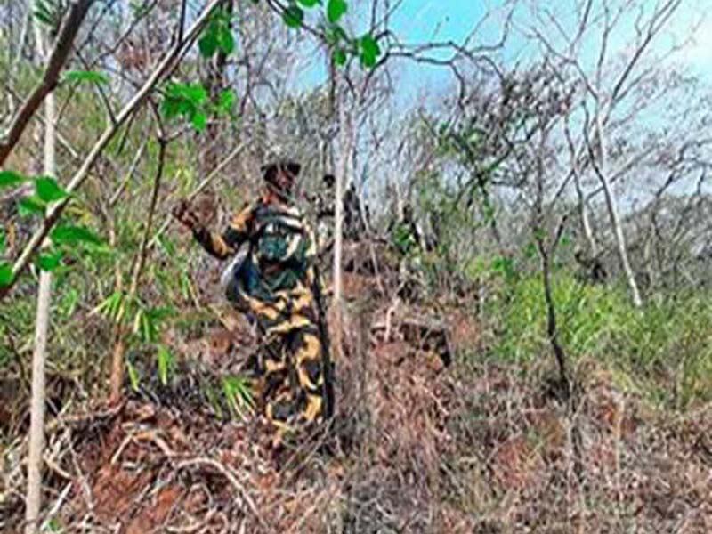 Chhattisgarh: An encounter left two jawans injured and eight Naxalites dead.