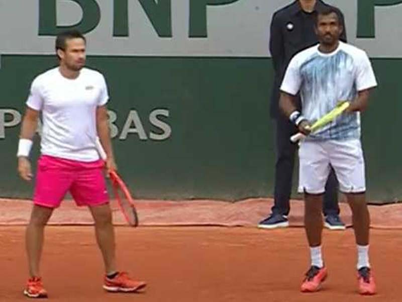 In the French Open men’s doubles competition, an Indian tennis pair advances to the second round.
