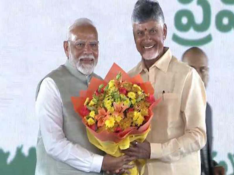 CM of Andhra Chandrababu Naidu sworn in with PM in attendance