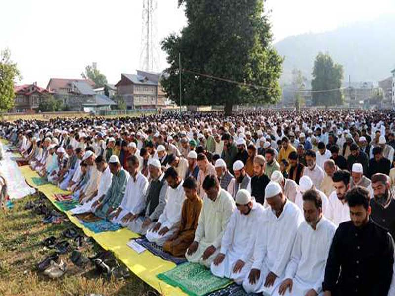 Jamia Masjid in Srinagar prohibits Eid prayers, and Mirwaiz is placed “under house arrest.”