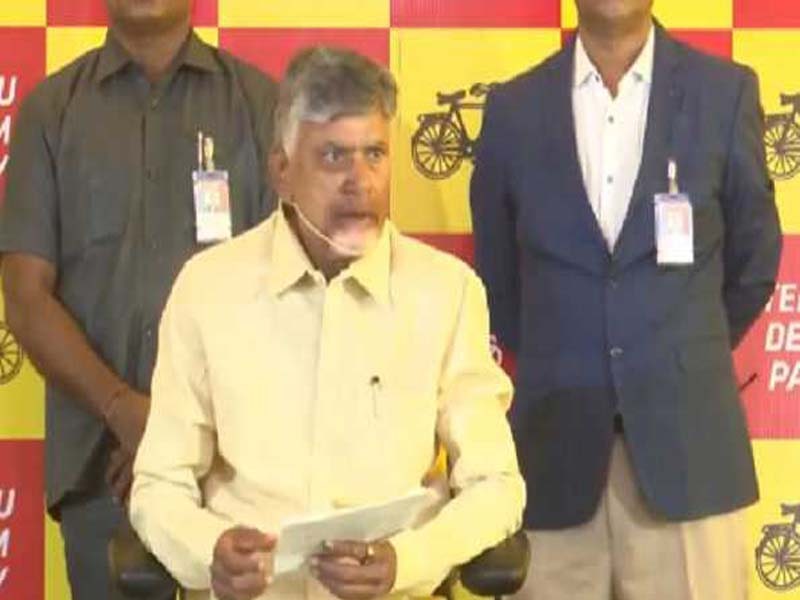At Chandrababu Naidu’s home, senior IAS and IPS personnel swarm to meet him.