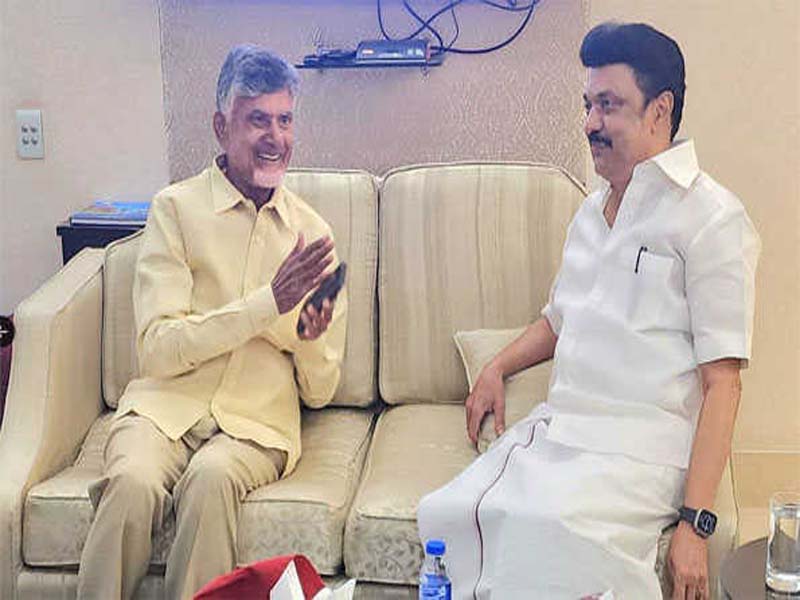 Stalin talks with Naidu and emphasizes the need to fortify TN and AP links.