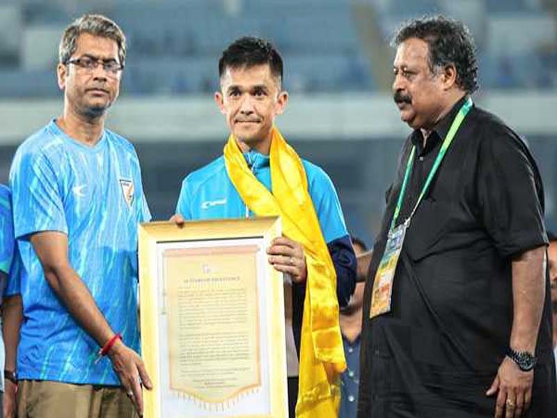 AIFF President congratulates Sunil Chhetri following the Kuwait match
