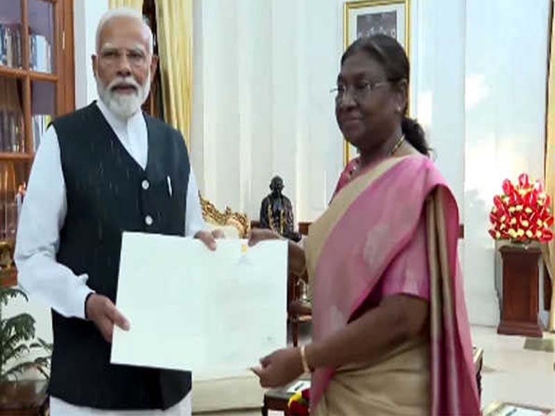 President names Modi PM; he takes an oath at 6:00 PM Sunday