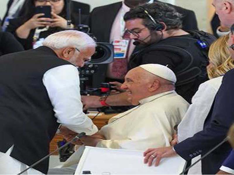PM Modi and Pope Francis exchange warm hugs while watching the G7
