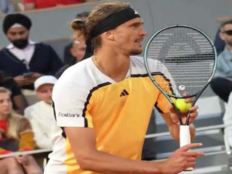 Zverev beats Ruud in four sets to go to the French Open final.