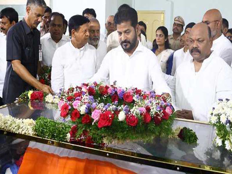 Congress promises Telangana CM that it supports the family of Dharmapuri Srinivas.
