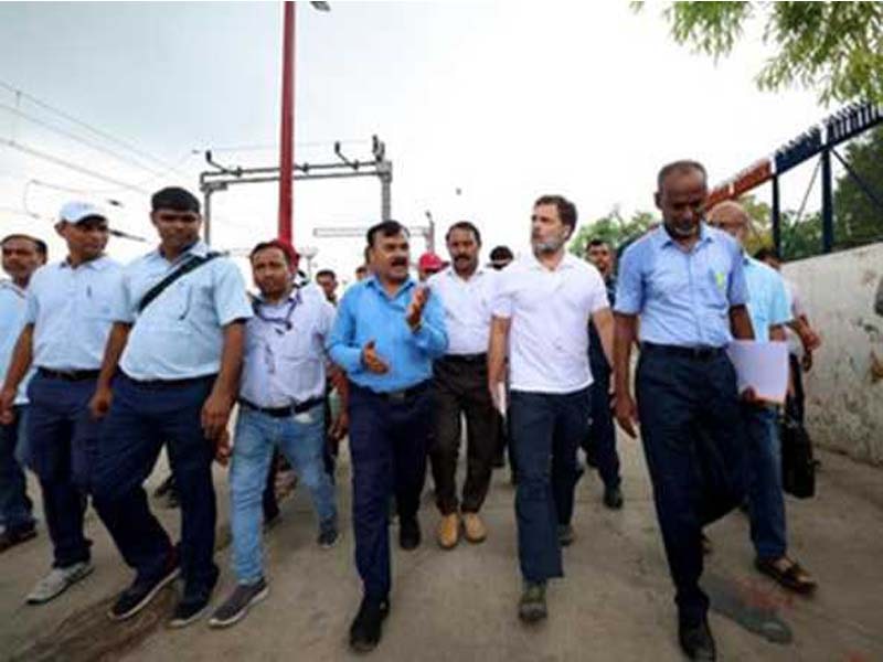 At New Delhi Railway Station, Rahul meets loco pilots and promises to bring up issues with the government.