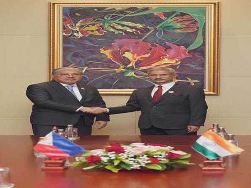 On the fringes of ASEAN meetings, EAM meets with counterparts from the Philippines, Norway, and Cambodia.